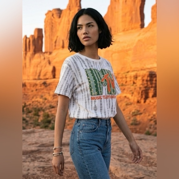 Love Tribe Tops - Love Tribe - MTV Licensed Cropped T Shirt - Size Large